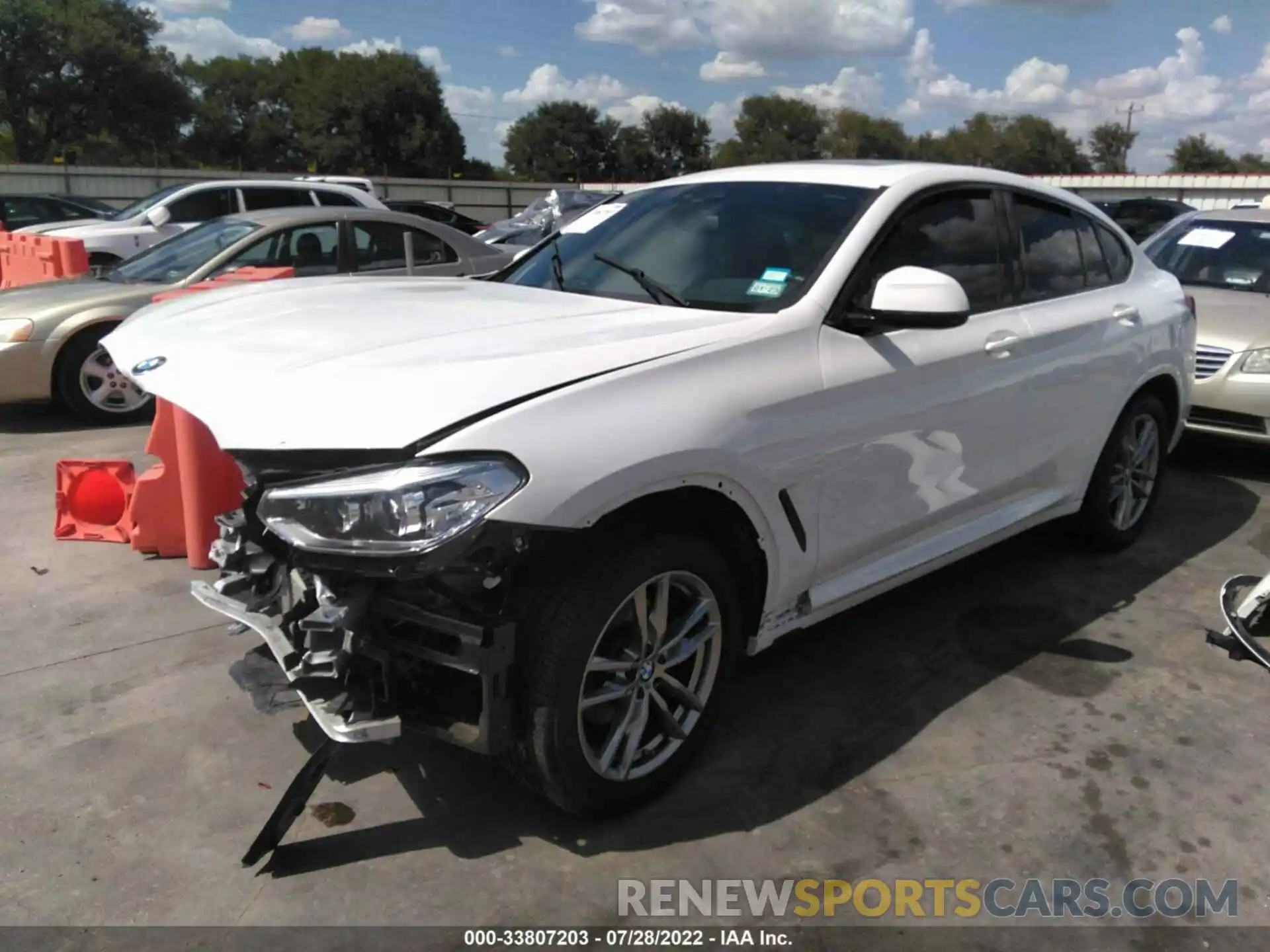 2 Photograph of a damaged car 5UX2V1C01M9E93301 BMW X4 2021