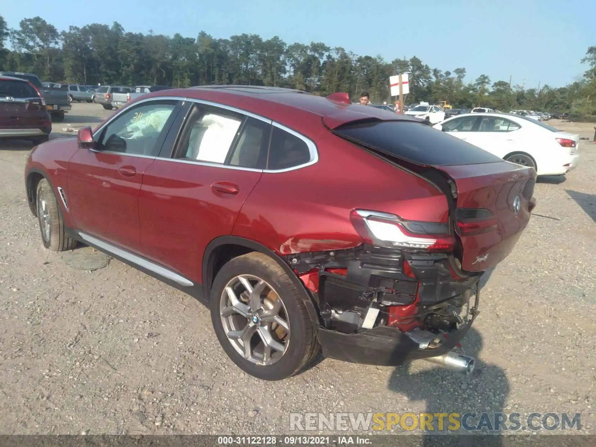 3 Photograph of a damaged car 5UX2V1C01M9E96554 BMW X4 2021