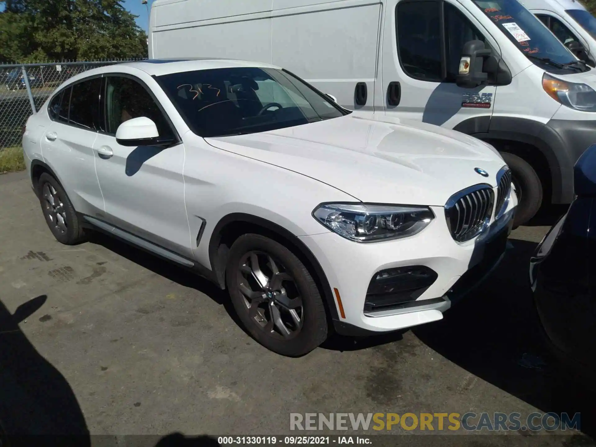 1 Photograph of a damaged car 5UX2V1C01M9F18777 BMW X4 2021