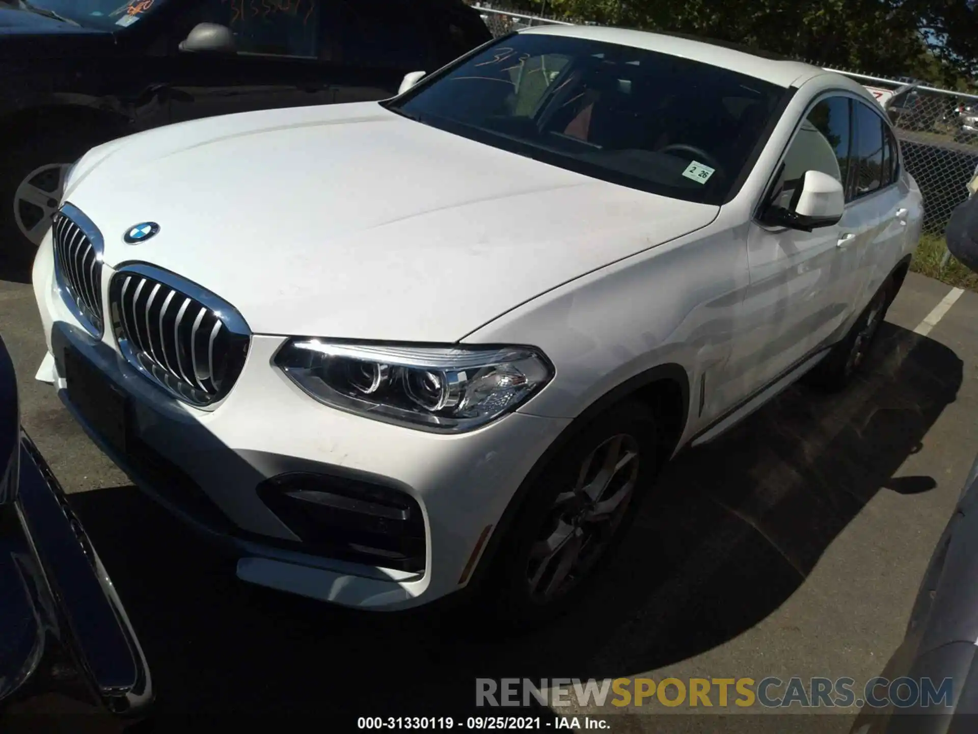 2 Photograph of a damaged car 5UX2V1C01M9F18777 BMW X4 2021