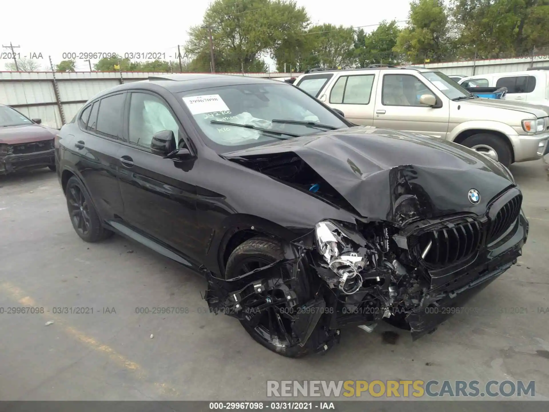 1 Photograph of a damaged car 5UX2V1C01M9F80003 BMW X4 2021