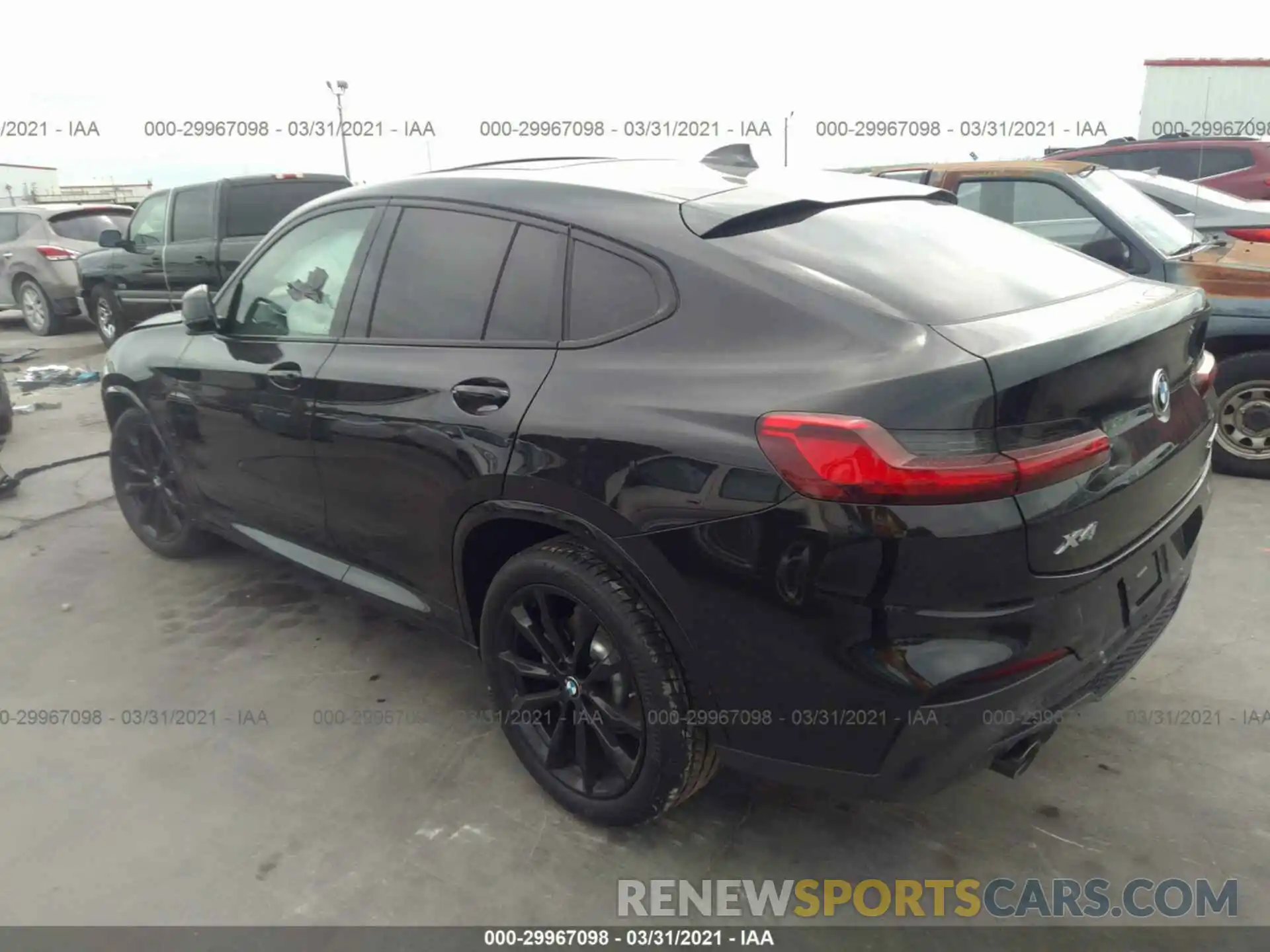 3 Photograph of a damaged car 5UX2V1C01M9F80003 BMW X4 2021