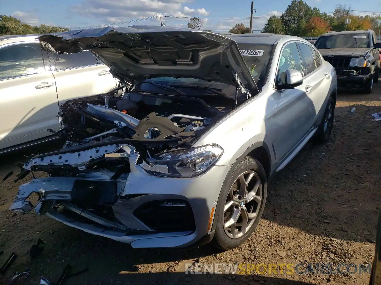 2 Photograph of a damaged car 5UX2V1C01M9H76037 BMW X4 2021