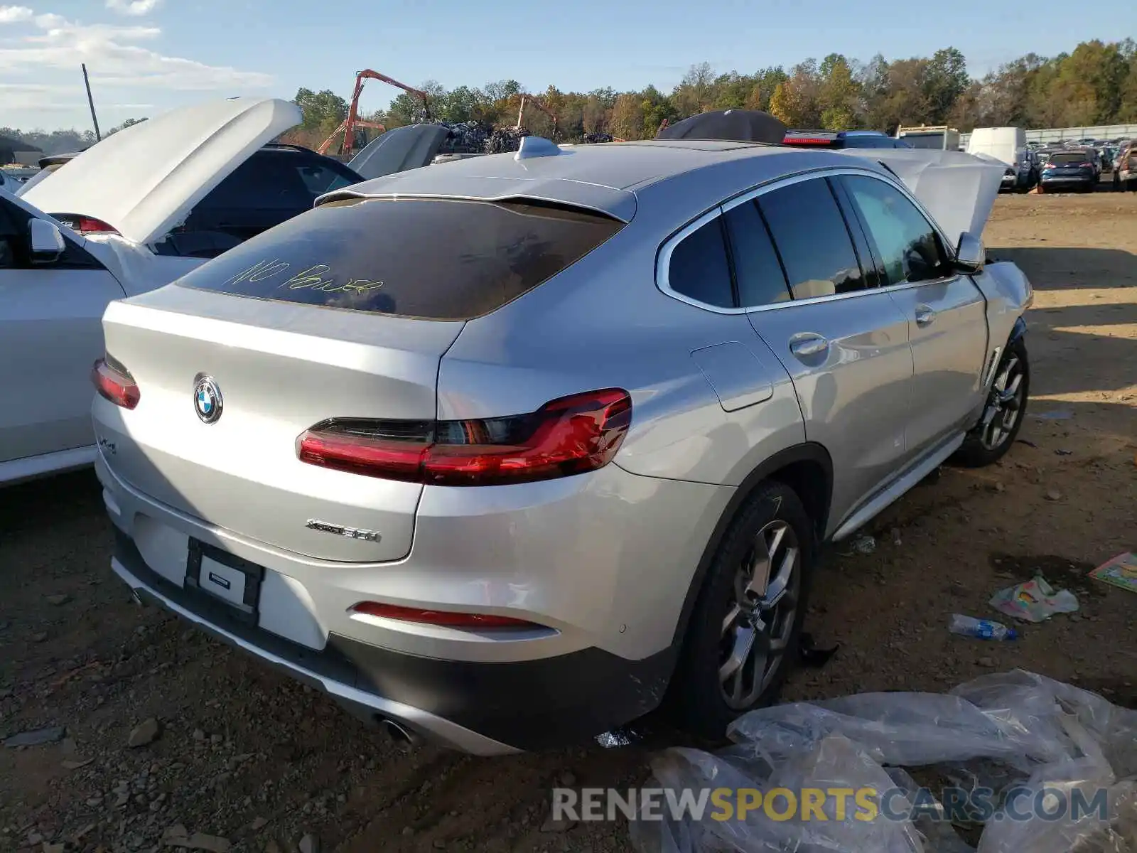 4 Photograph of a damaged car 5UX2V1C01M9H76037 BMW X4 2021