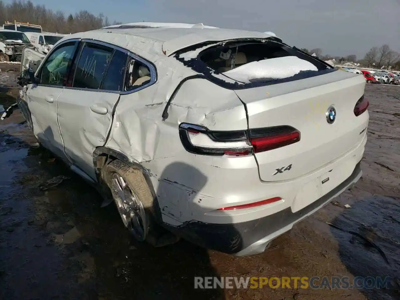 3 Photograph of a damaged car 5UX2V1C01M9H80444 BMW X4 2021