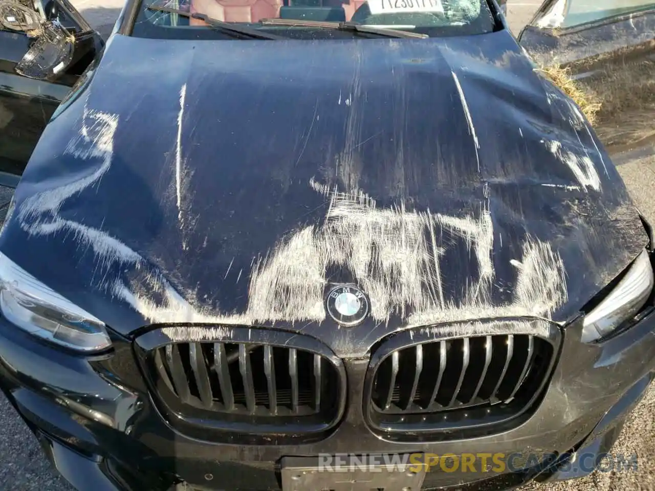 7 Photograph of a damaged car 5UX2V1C02M9F90894 BMW X4 2021