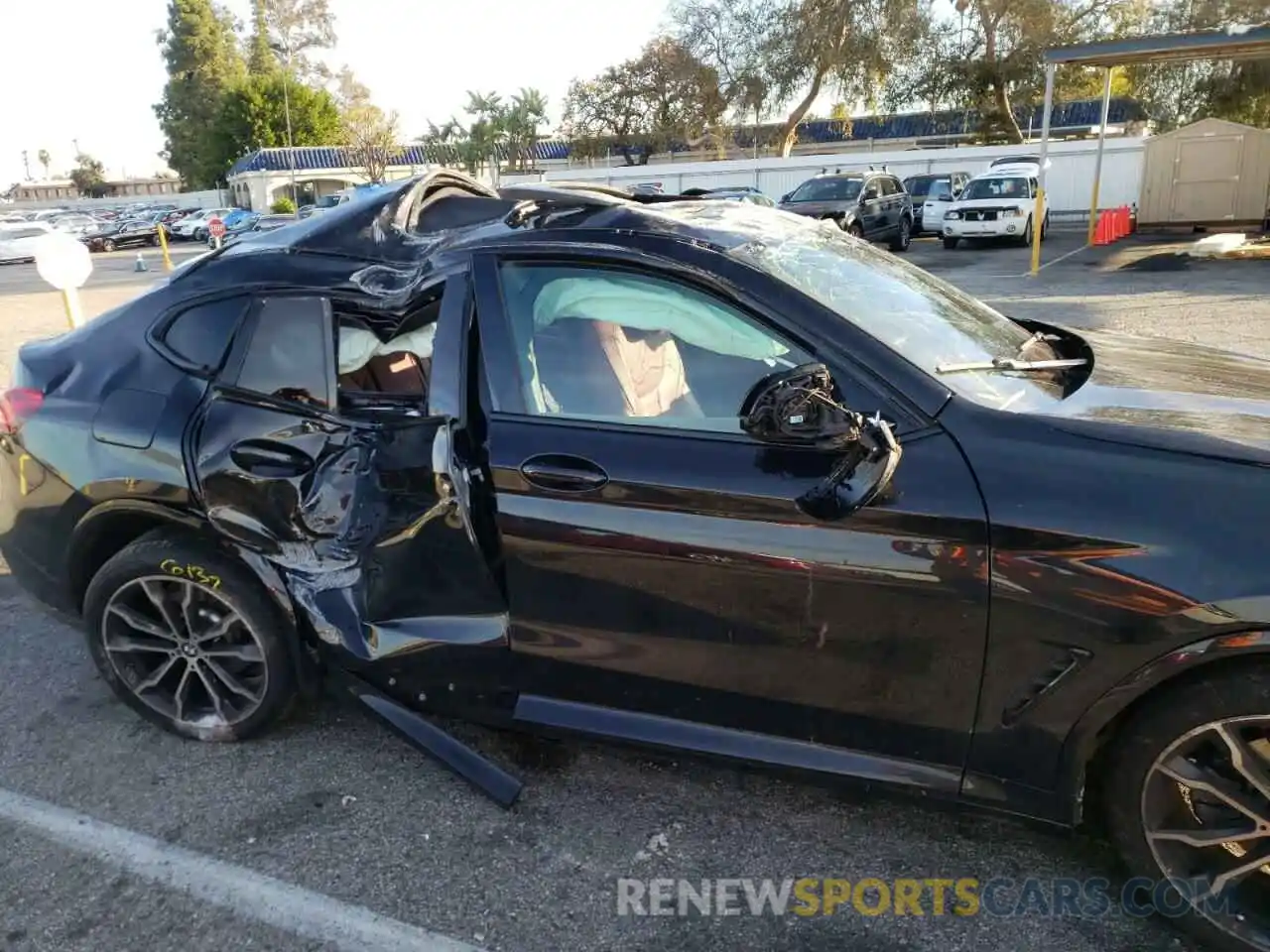 9 Photograph of a damaged car 5UX2V1C02M9F90894 BMW X4 2021