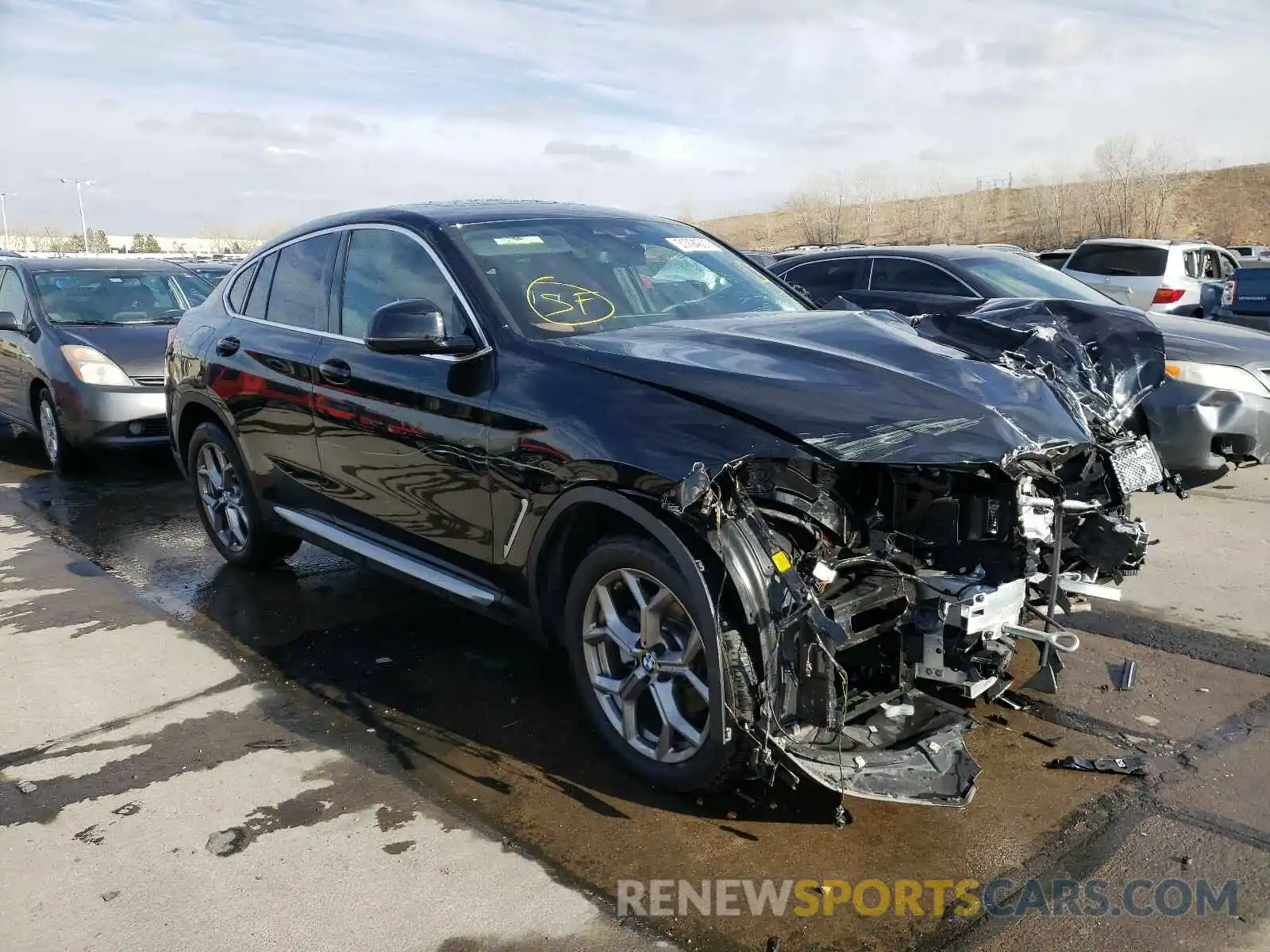 1 Photograph of a damaged car 5UX2V1C03M9D14532 BMW X4 2021