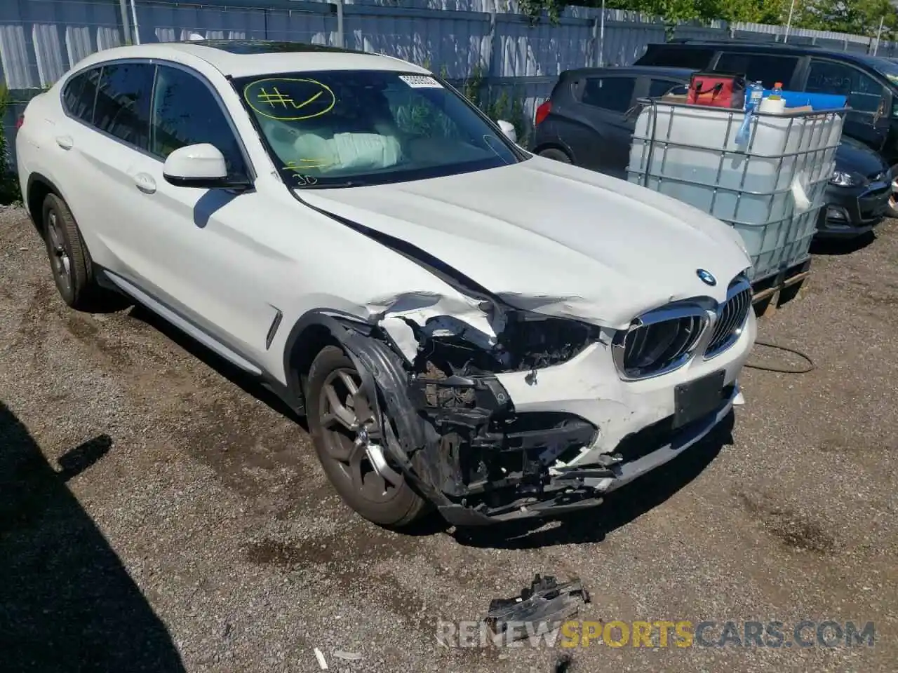 1 Photograph of a damaged car 5UX2V1C03M9D90073 BMW X4 2021