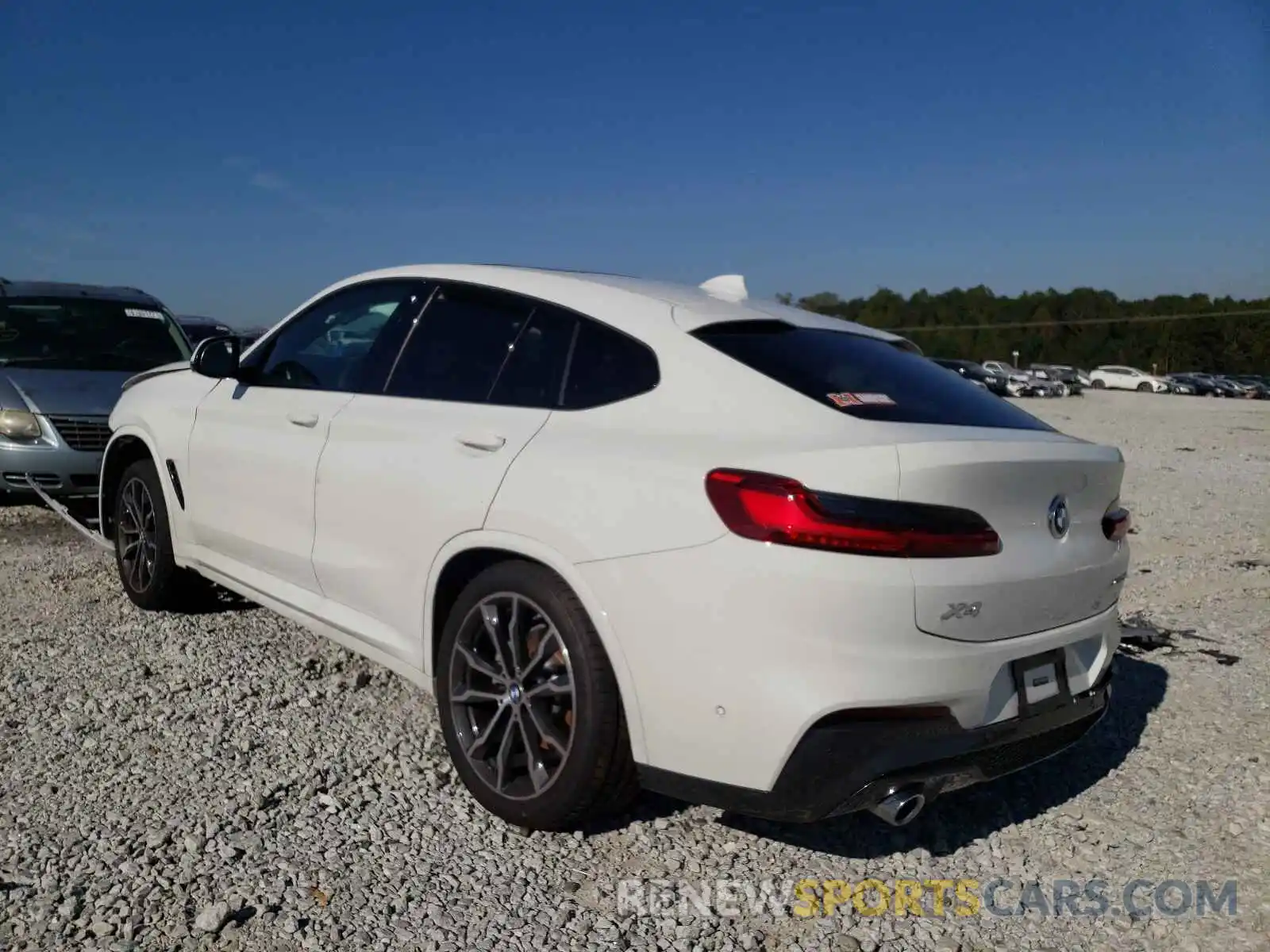 3 Photograph of a damaged car 5UX2V1C03M9E85233 BMW X4 2021