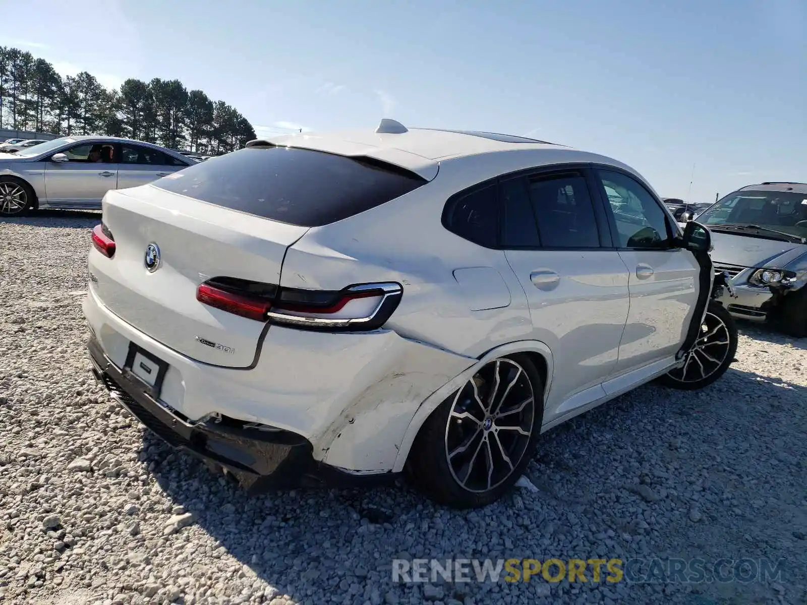 4 Photograph of a damaged car 5UX2V1C03M9E85233 BMW X4 2021