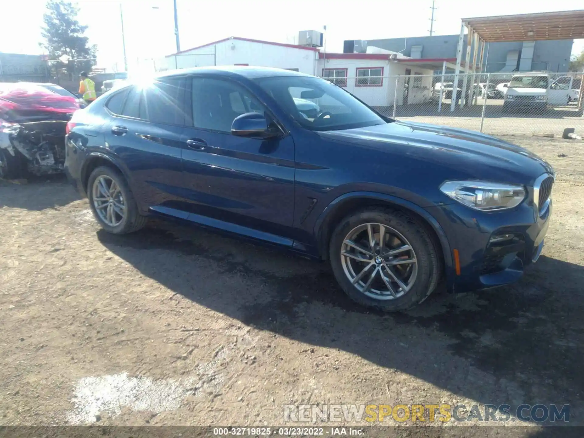 1 Photograph of a damaged car 5UX2V1C03M9E90478 BMW X4 2021