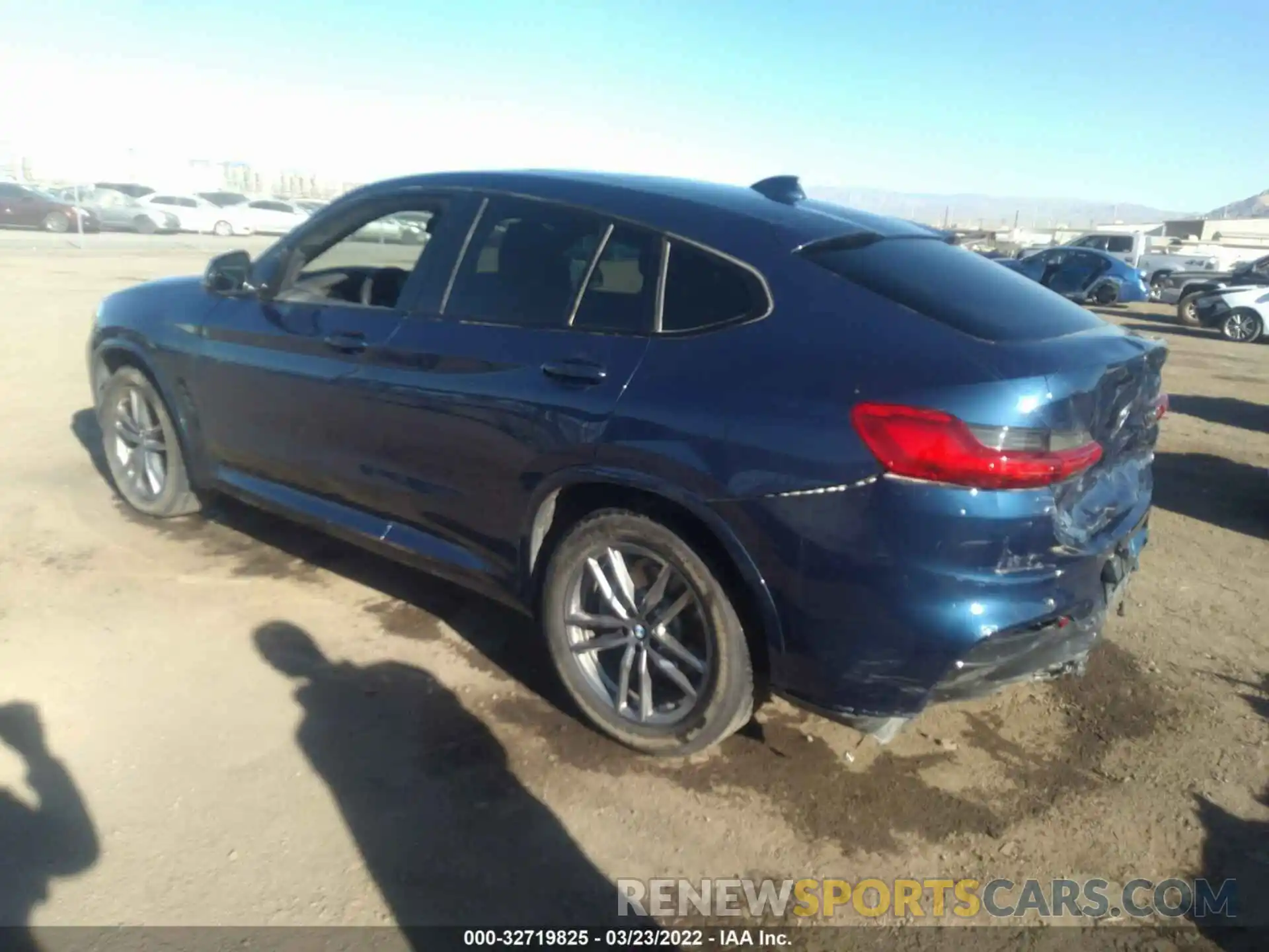 3 Photograph of a damaged car 5UX2V1C03M9E90478 BMW X4 2021