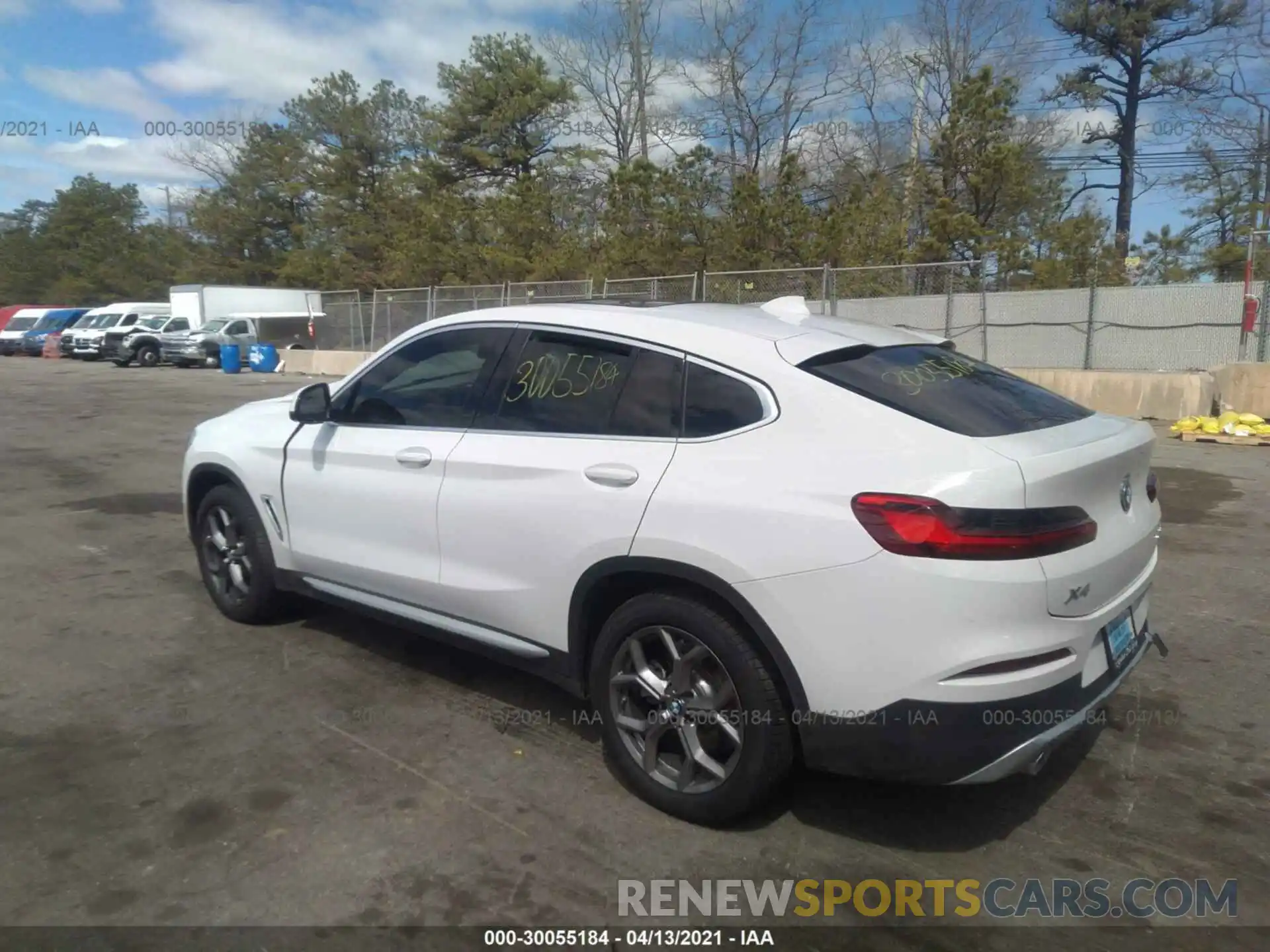 3 Photograph of a damaged car 5UX2V1C03M9F05707 BMW X4 2021