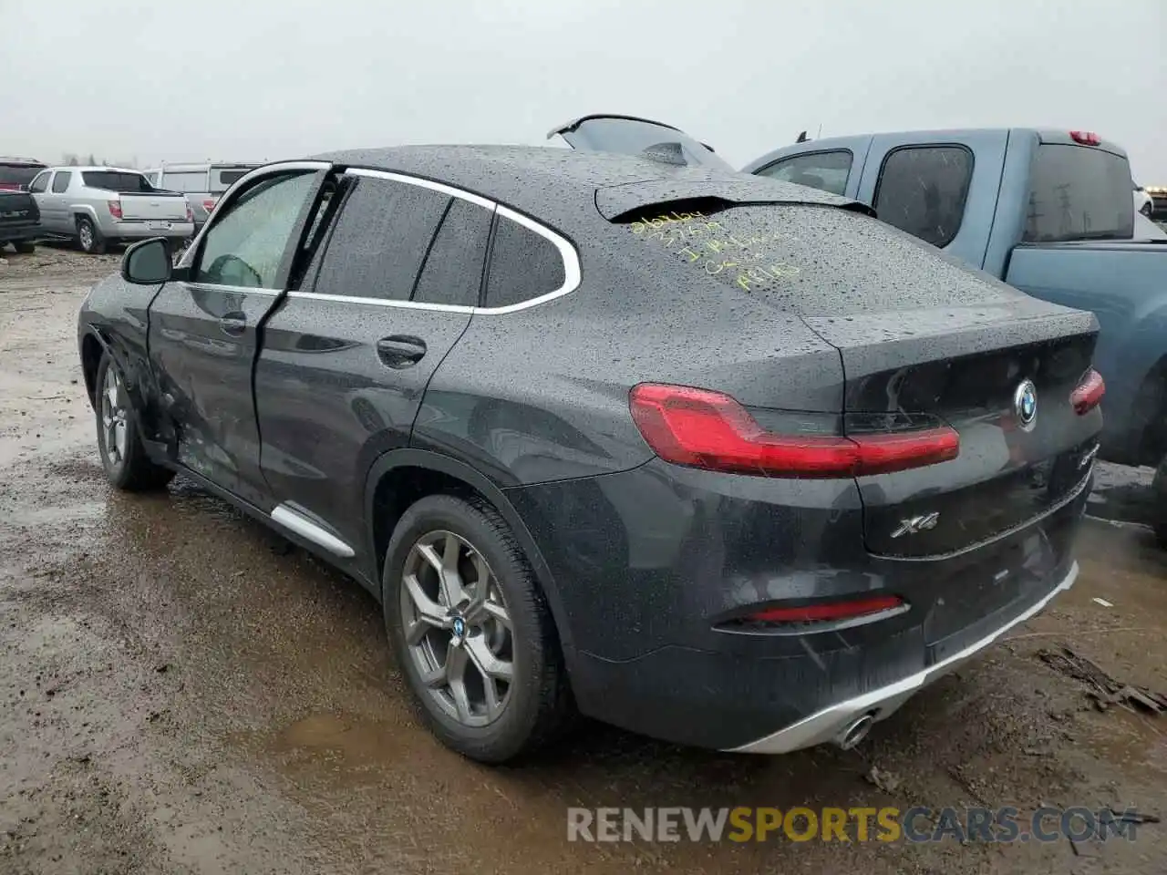 2 Photograph of a damaged car 5UX2V1C03M9F39842 BMW X4 2021