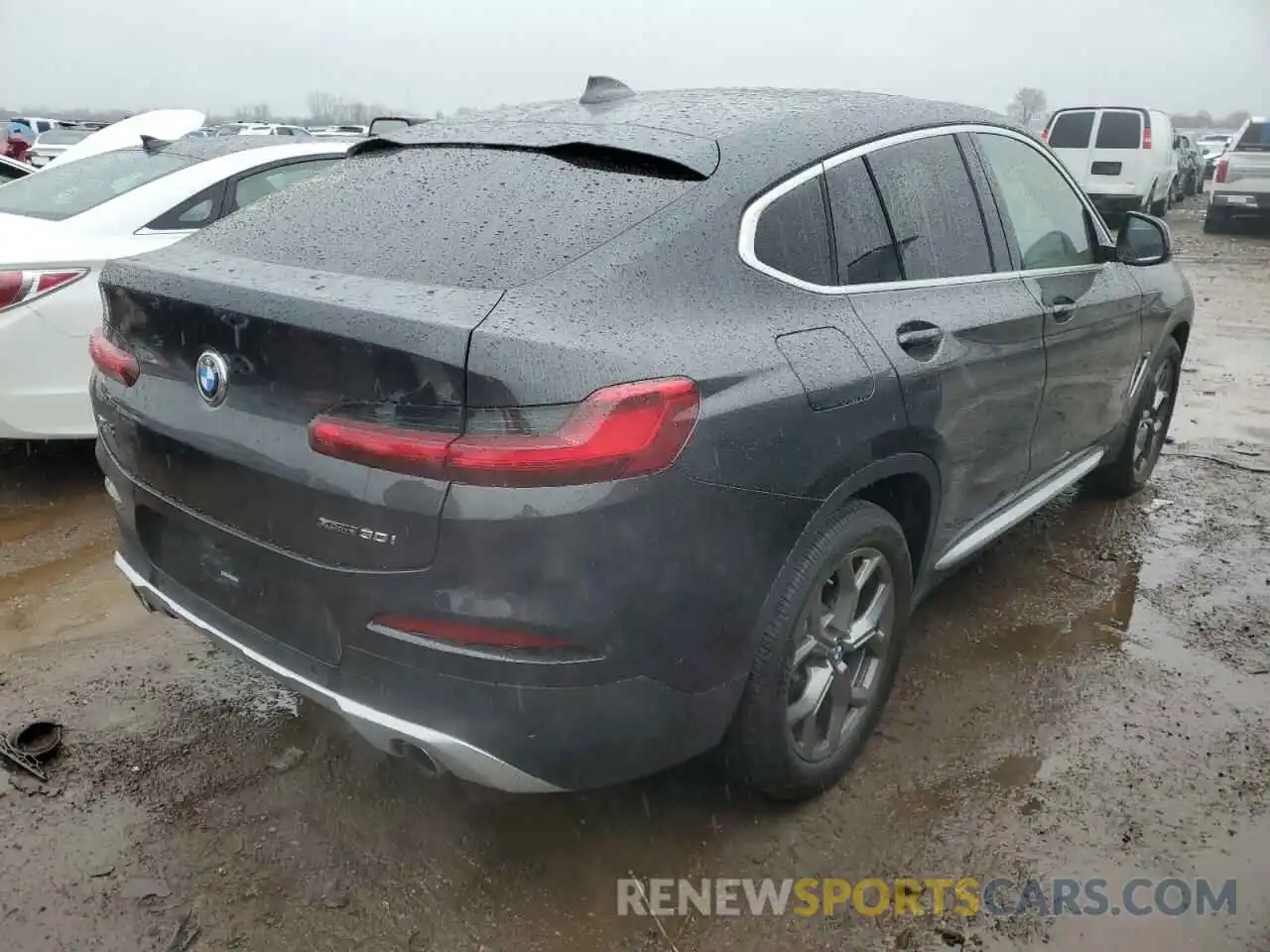 3 Photograph of a damaged car 5UX2V1C03M9F39842 BMW X4 2021