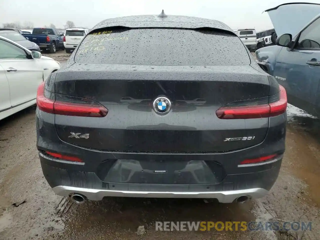 6 Photograph of a damaged car 5UX2V1C03M9F39842 BMW X4 2021
