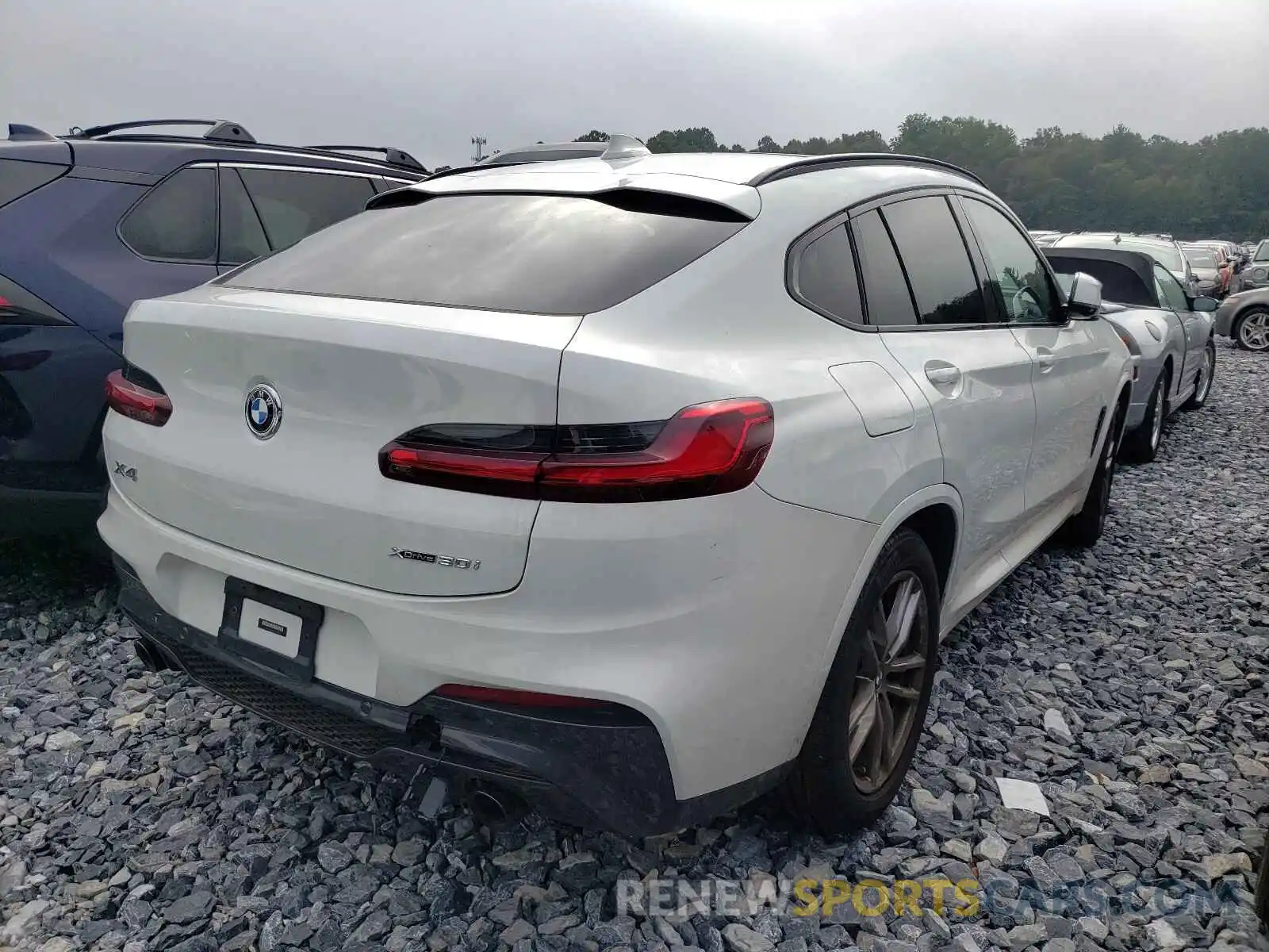 4 Photograph of a damaged car 5UX2V1C03M9F79807 BMW X4 2021