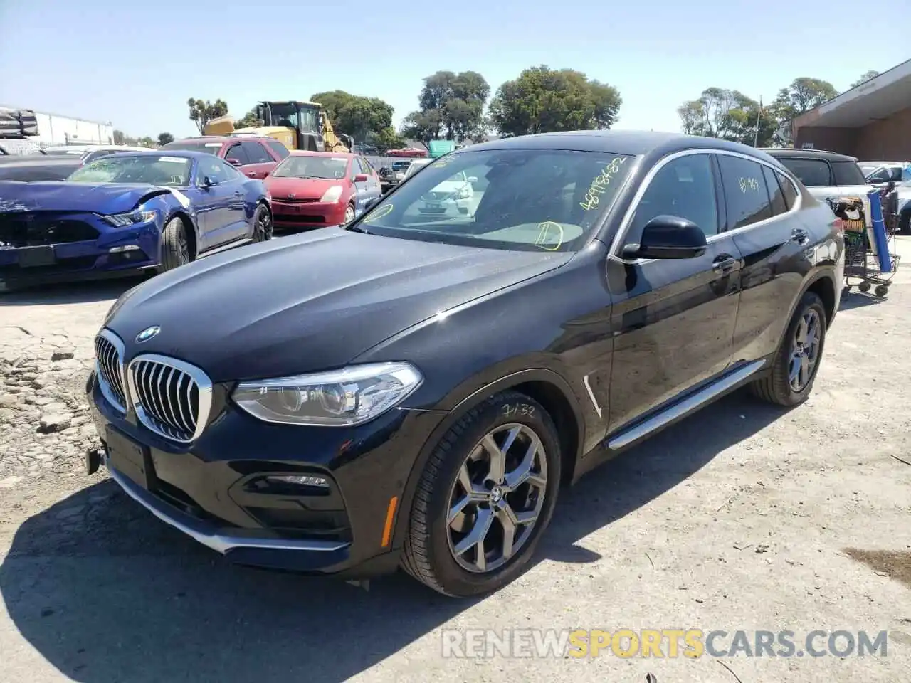 2 Photograph of a damaged car 5UX2V1C03M9G90924 BMW X4 2021