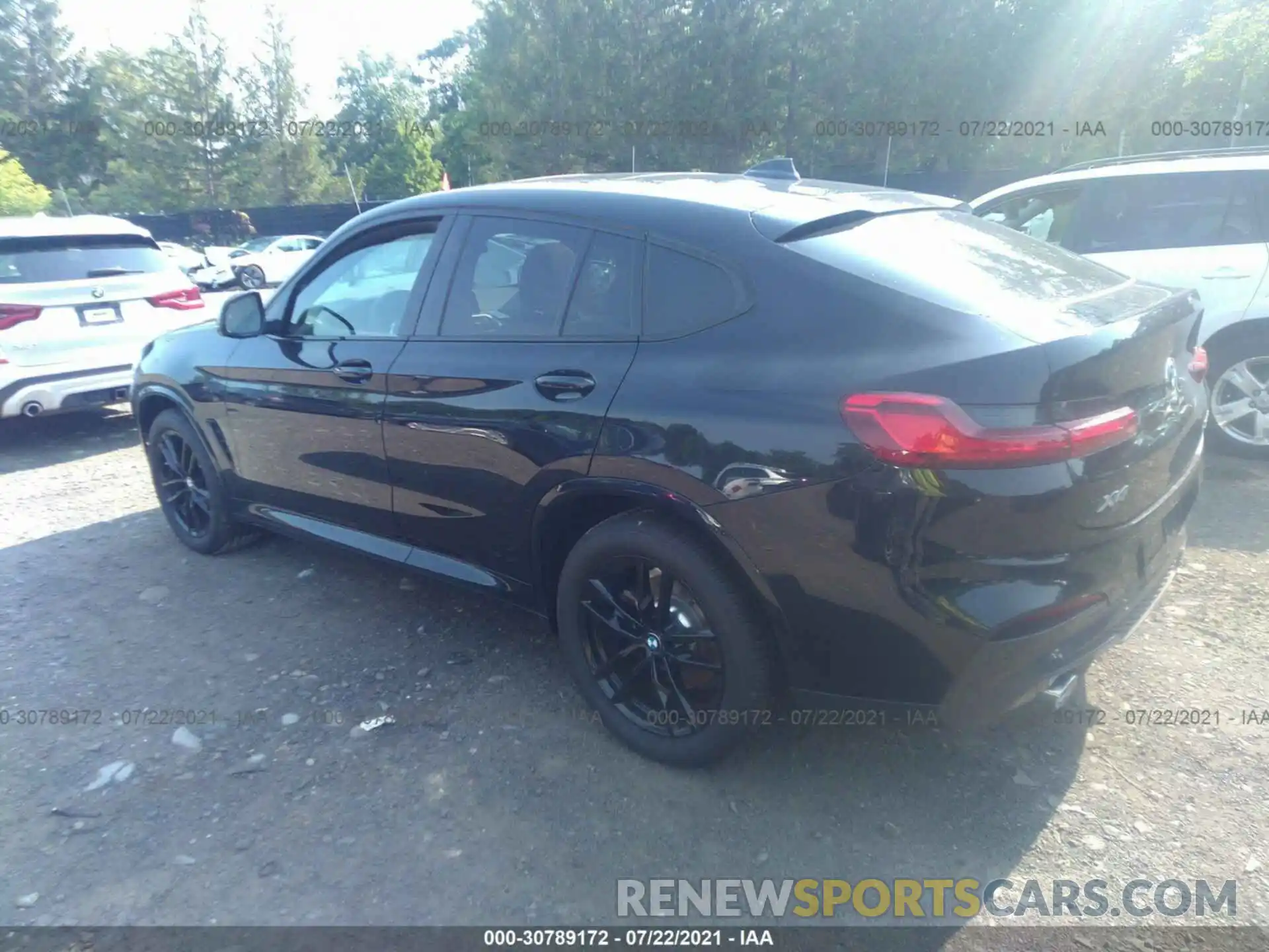 3 Photograph of a damaged car 5UX2V1C03M9H10654 BMW X4 2021