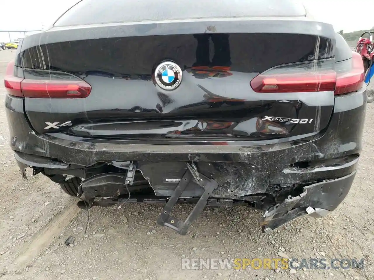 9 Photograph of a damaged car 5UX2V1C03M9H83300 BMW X4 2021