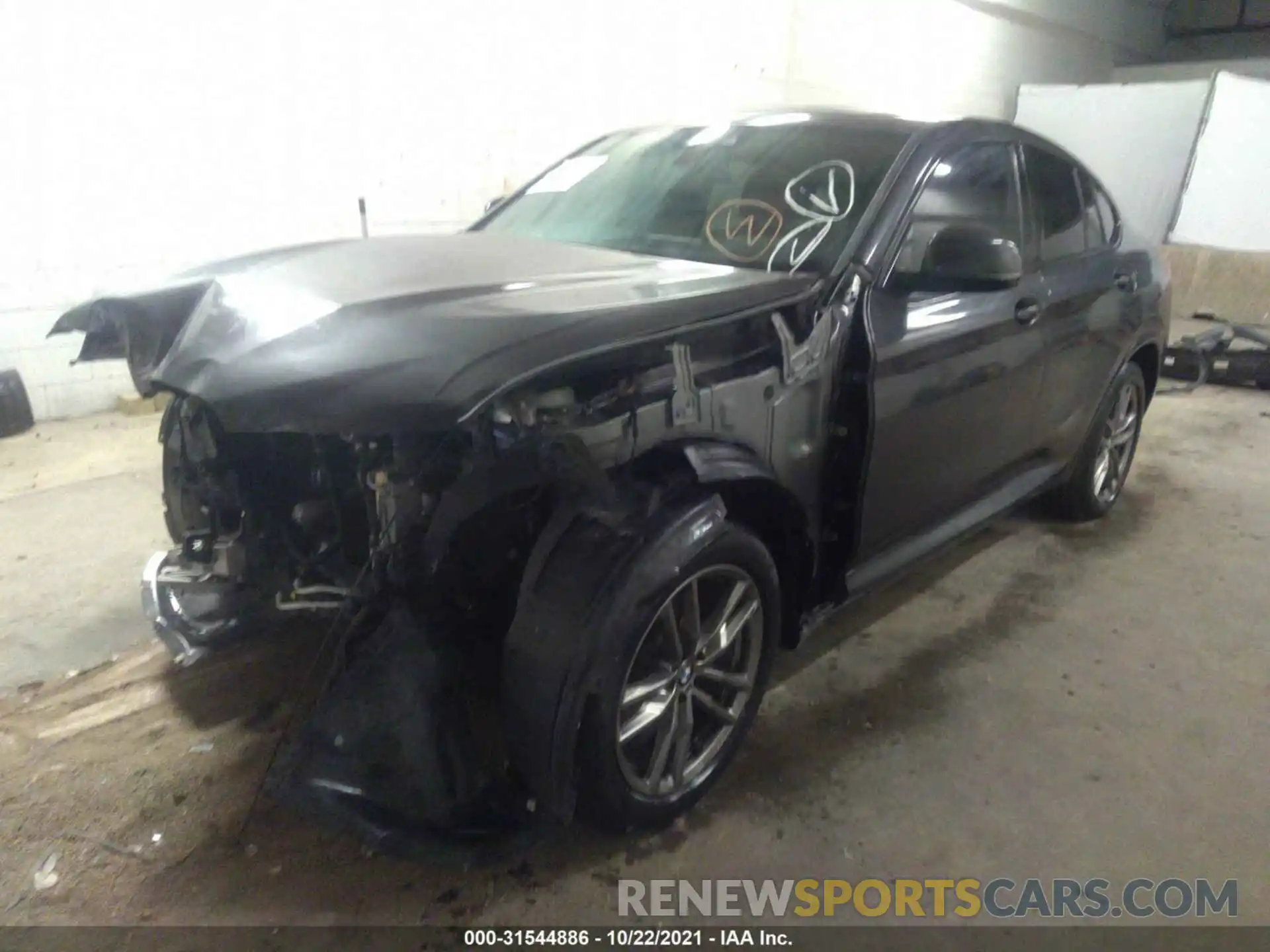 2 Photograph of a damaged car 5UX2V1C04M9E33531 BMW X4 2021