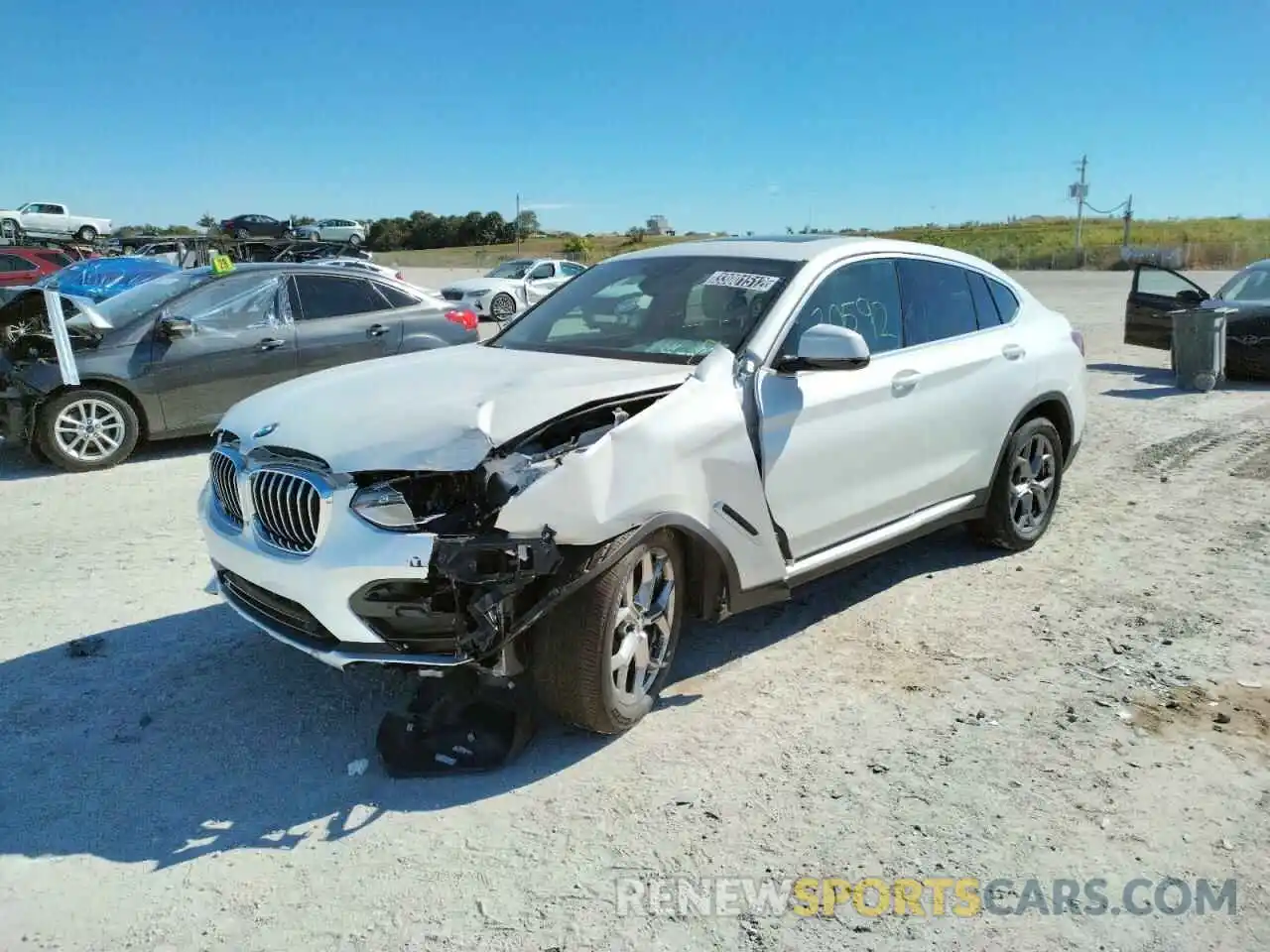 2 Photograph of a damaged car 5UX2V1C04M9G92195 BMW X4 2021