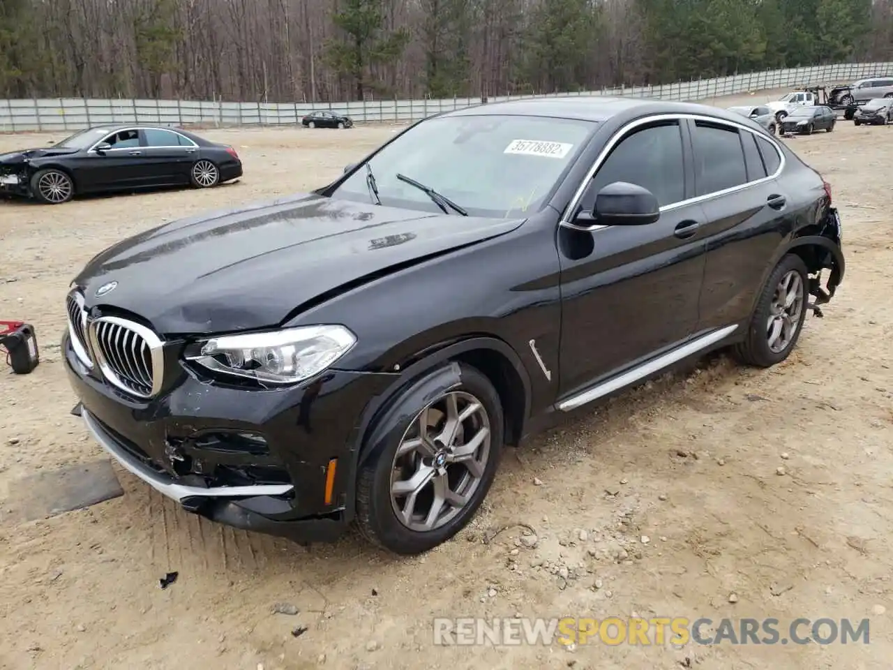 2 Photograph of a damaged car 5UX2V1C04M9H66361 BMW X4 2021