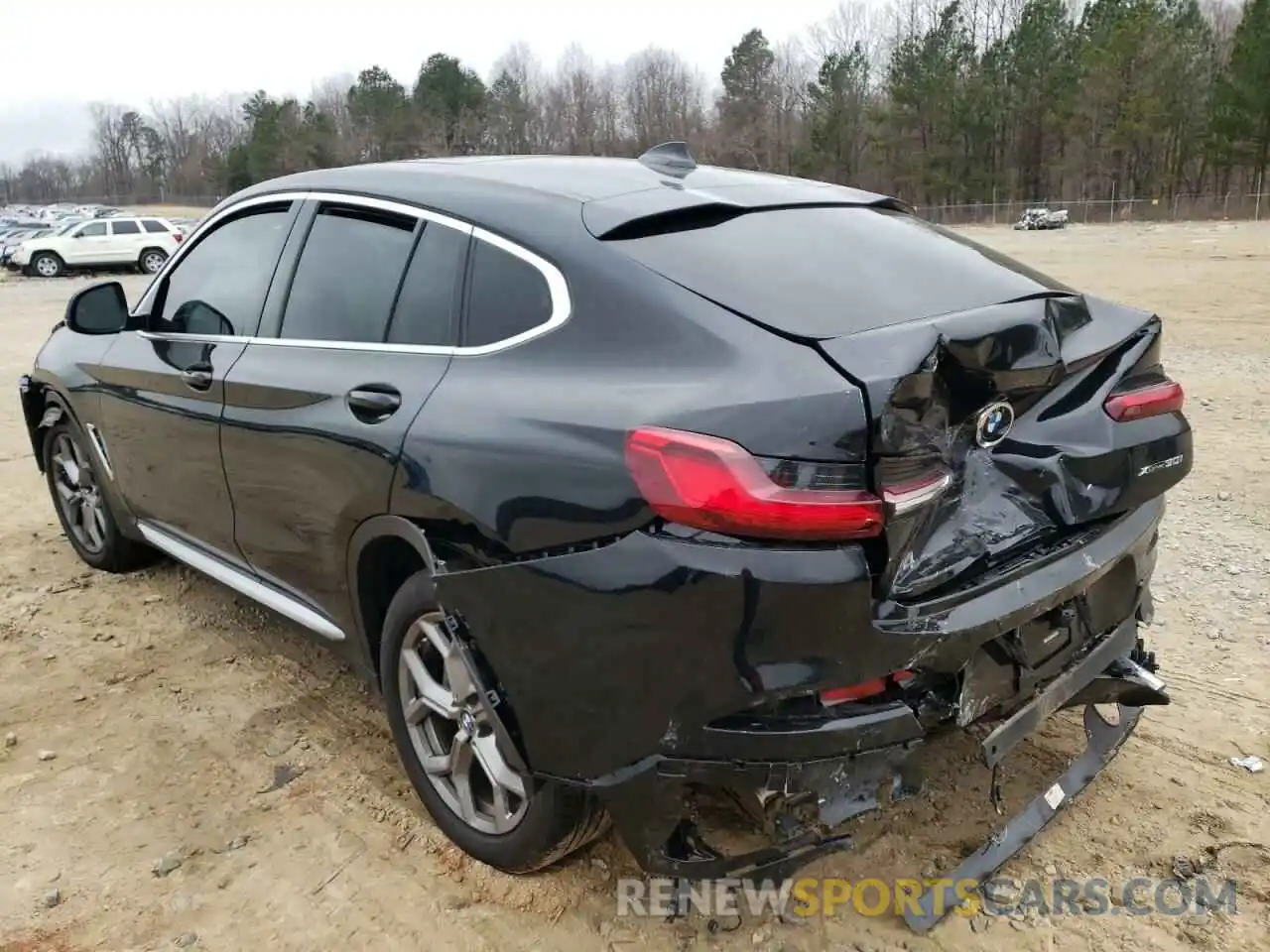 3 Photograph of a damaged car 5UX2V1C04M9H66361 BMW X4 2021