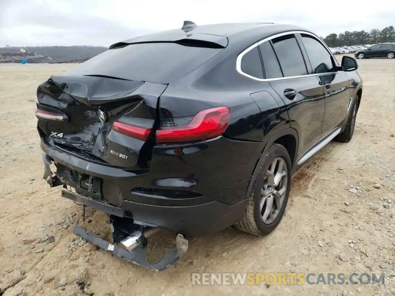 4 Photograph of a damaged car 5UX2V1C04M9H66361 BMW X4 2021