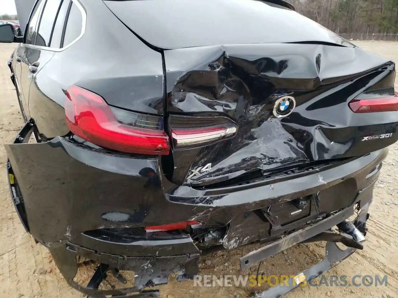 9 Photograph of a damaged car 5UX2V1C04M9H66361 BMW X4 2021