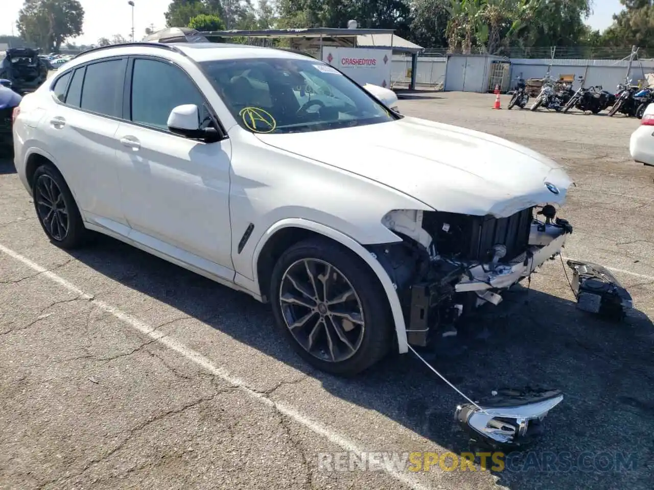 1 Photograph of a damaged car 5UX2V1C04M9H67817 BMW X4 2021