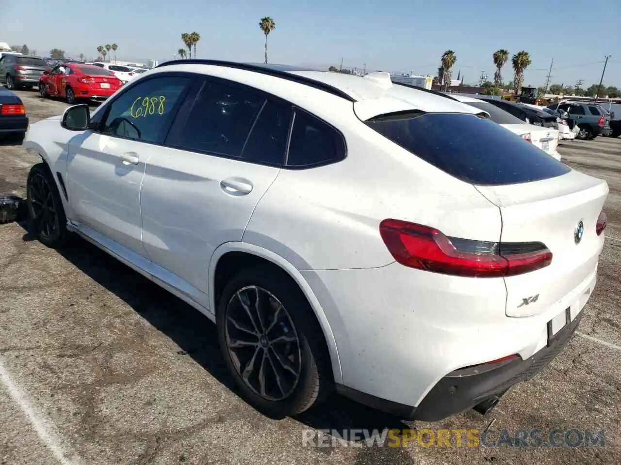 3 Photograph of a damaged car 5UX2V1C04M9H67817 BMW X4 2021