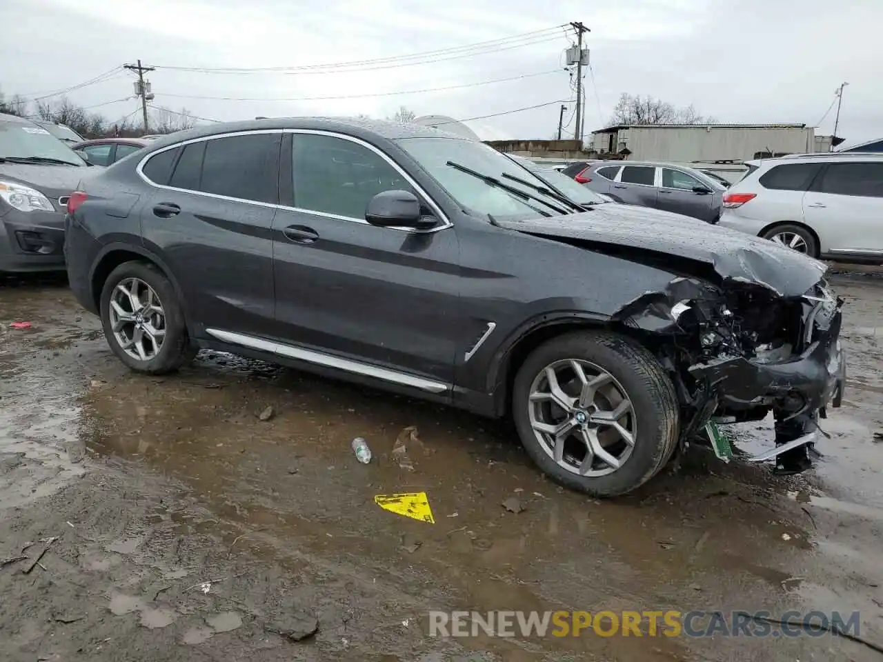 4 Photograph of a damaged car 5UX2V1C05M9E06967 BMW X4 2021