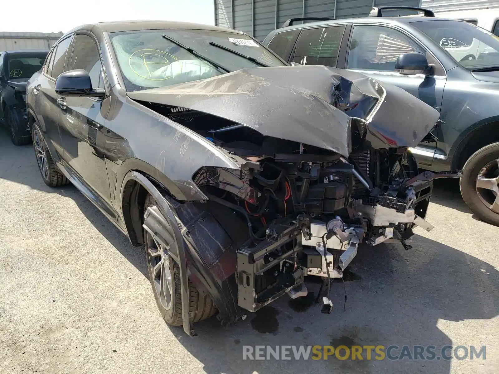 1 Photograph of a damaged car 5UX2V1C05M9E90398 BMW X4 2021