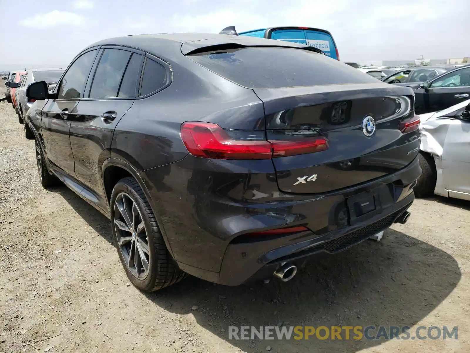 3 Photograph of a damaged car 5UX2V1C05M9E90398 BMW X4 2021