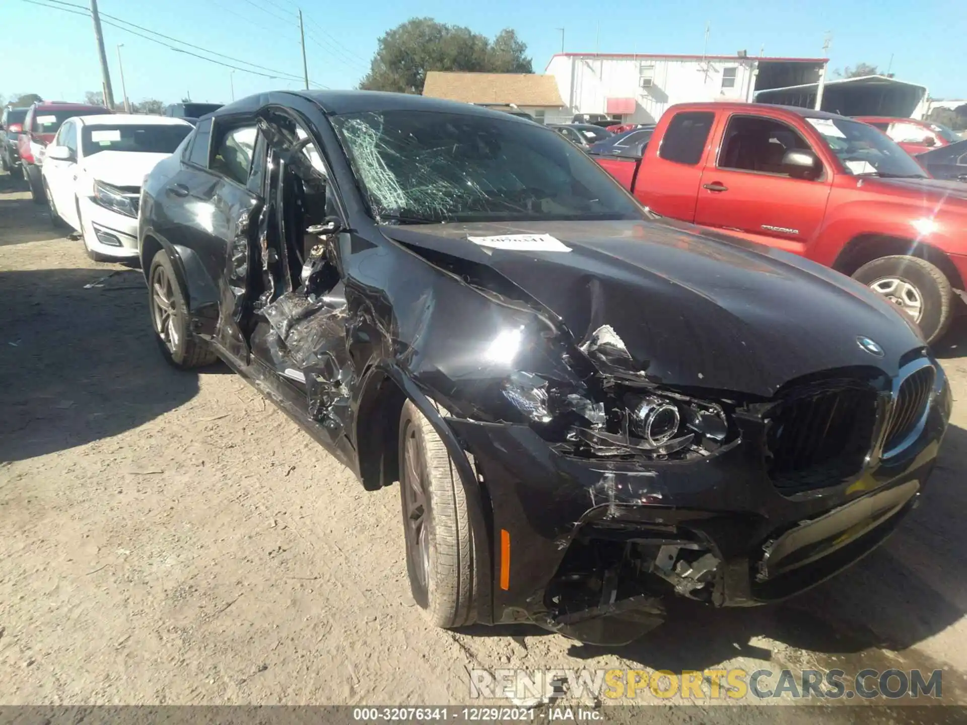 1 Photograph of a damaged car 5UX2V1C05M9G09504 BMW X4 2021