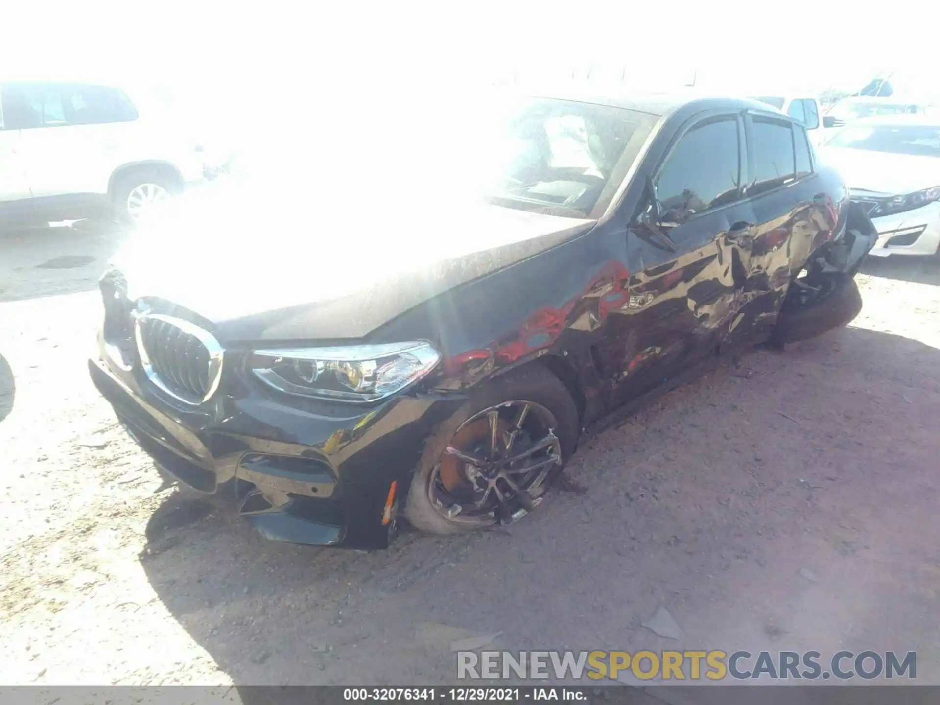 2 Photograph of a damaged car 5UX2V1C05M9G09504 BMW X4 2021