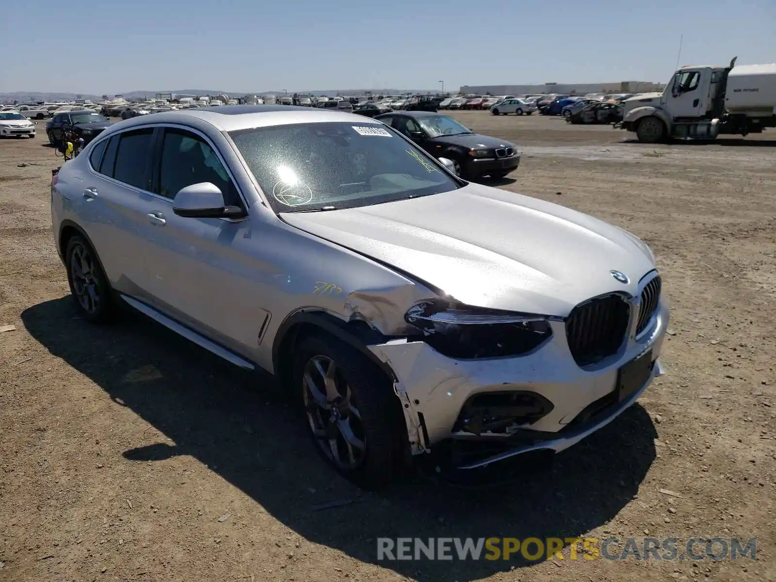 1 Photograph of a damaged car 5UX2V1C05M9G72358 BMW X4 2021