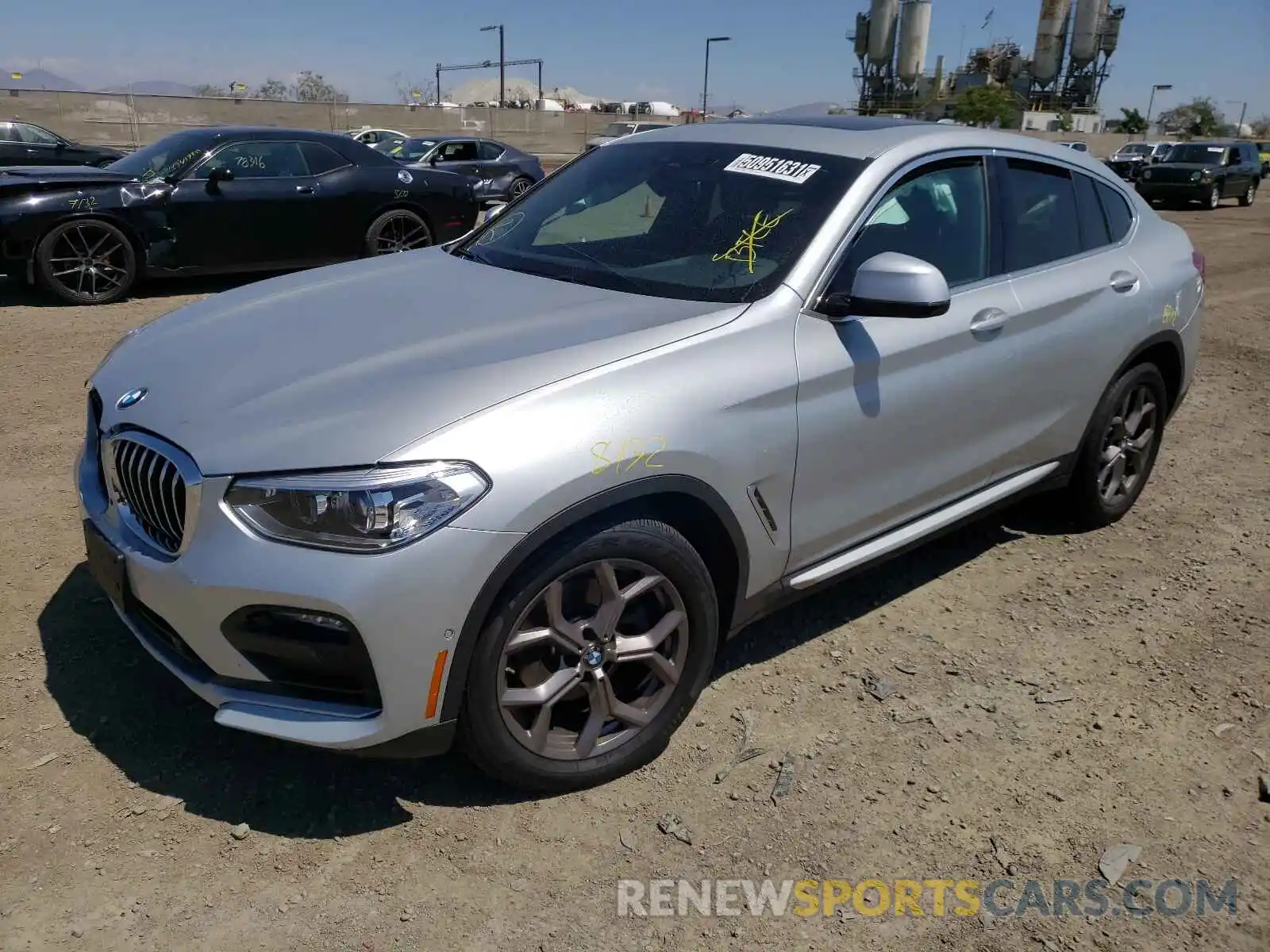 2 Photograph of a damaged car 5UX2V1C05M9G72358 BMW X4 2021