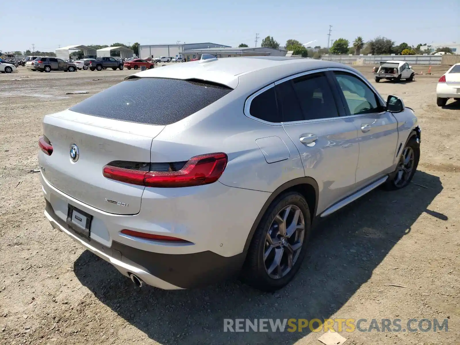 4 Photograph of a damaged car 5UX2V1C05M9G72358 BMW X4 2021