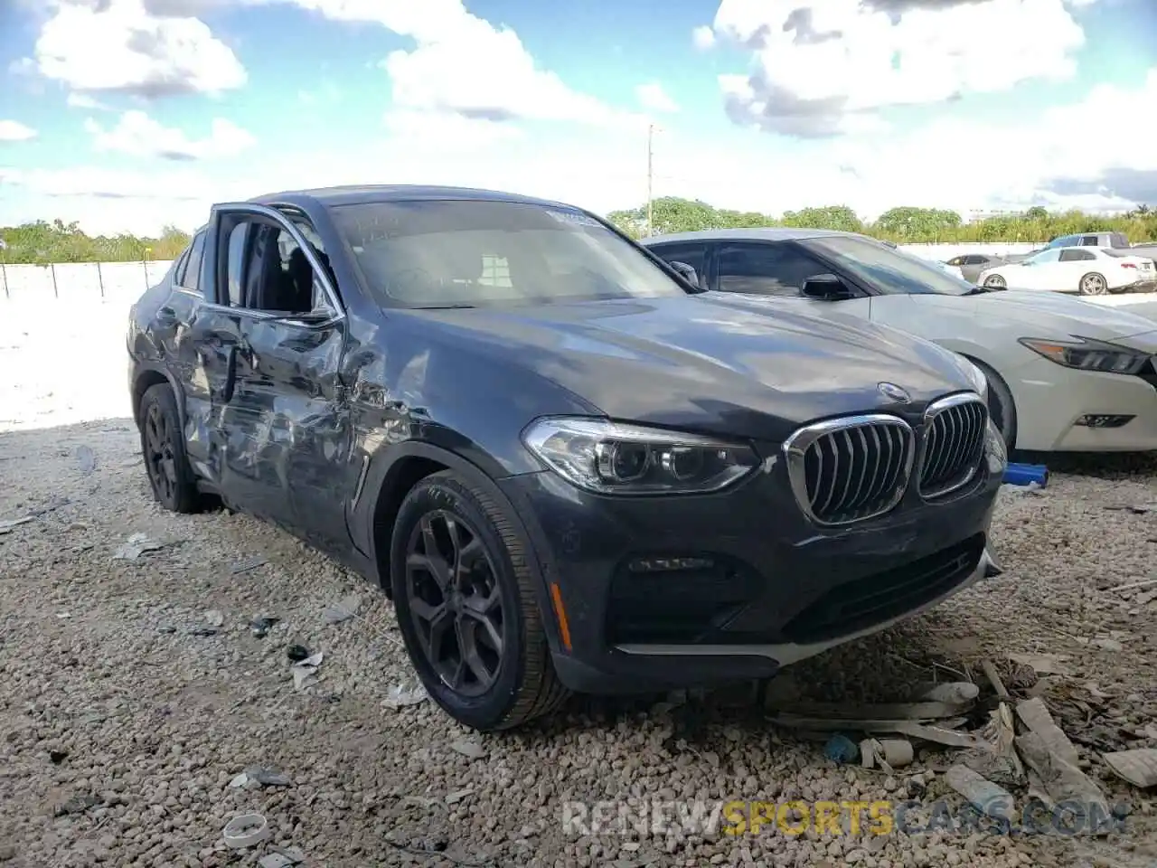 1 Photograph of a damaged car 5UX2V1C05M9G72652 BMW X4 2021