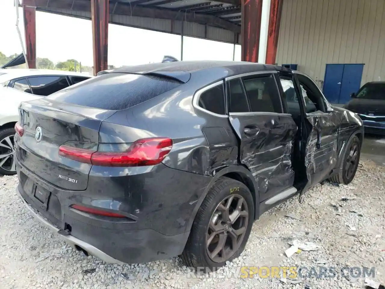 4 Photograph of a damaged car 5UX2V1C05M9G72652 BMW X4 2021