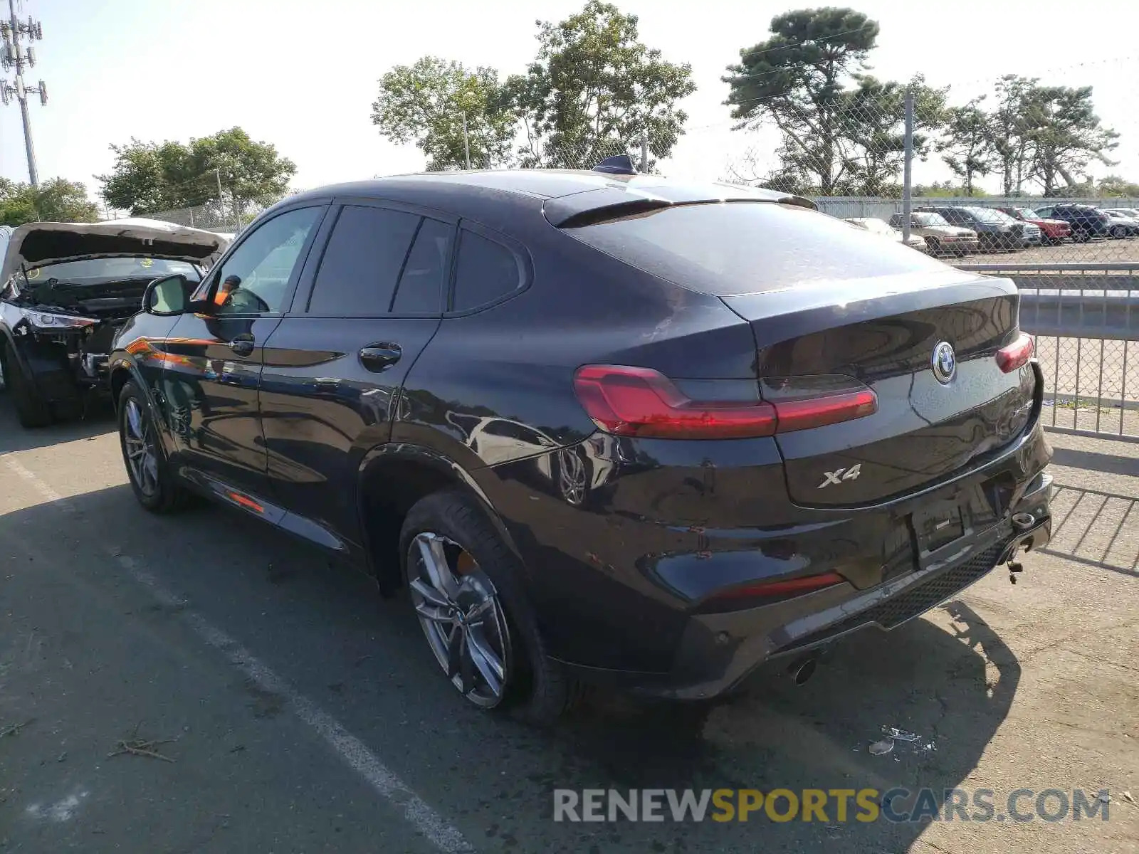 3 Photograph of a damaged car 5UX2V1C05M9H33756 BMW X4 2021