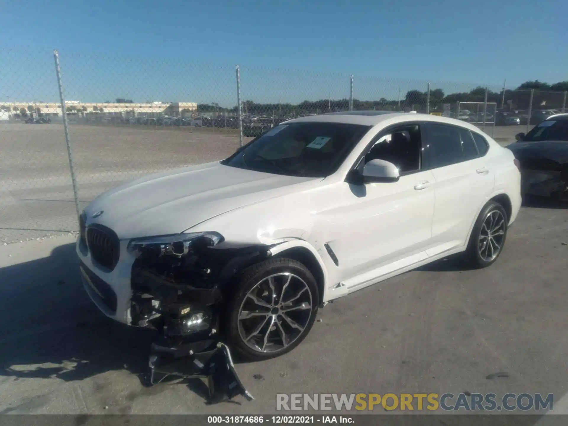 2 Photograph of a damaged car 5UX2V1C05M9H34129 BMW X4 2021