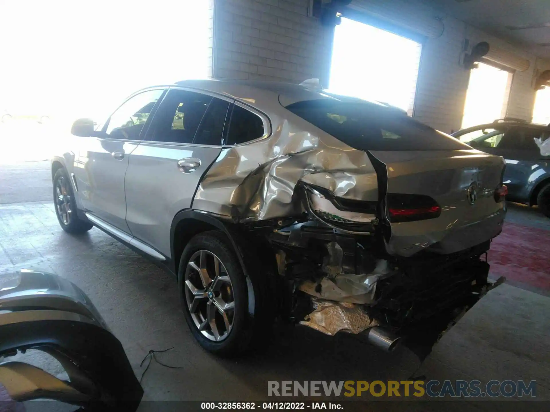 3 Photograph of a damaged car 5UX2V1C05M9H95593 BMW X4 2021