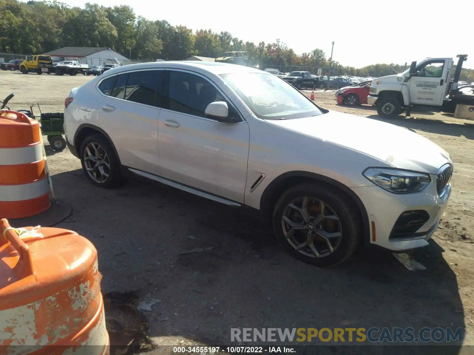 1 Photograph of a damaged car 5UX2V1C06M9G57352 BMW X4 2021