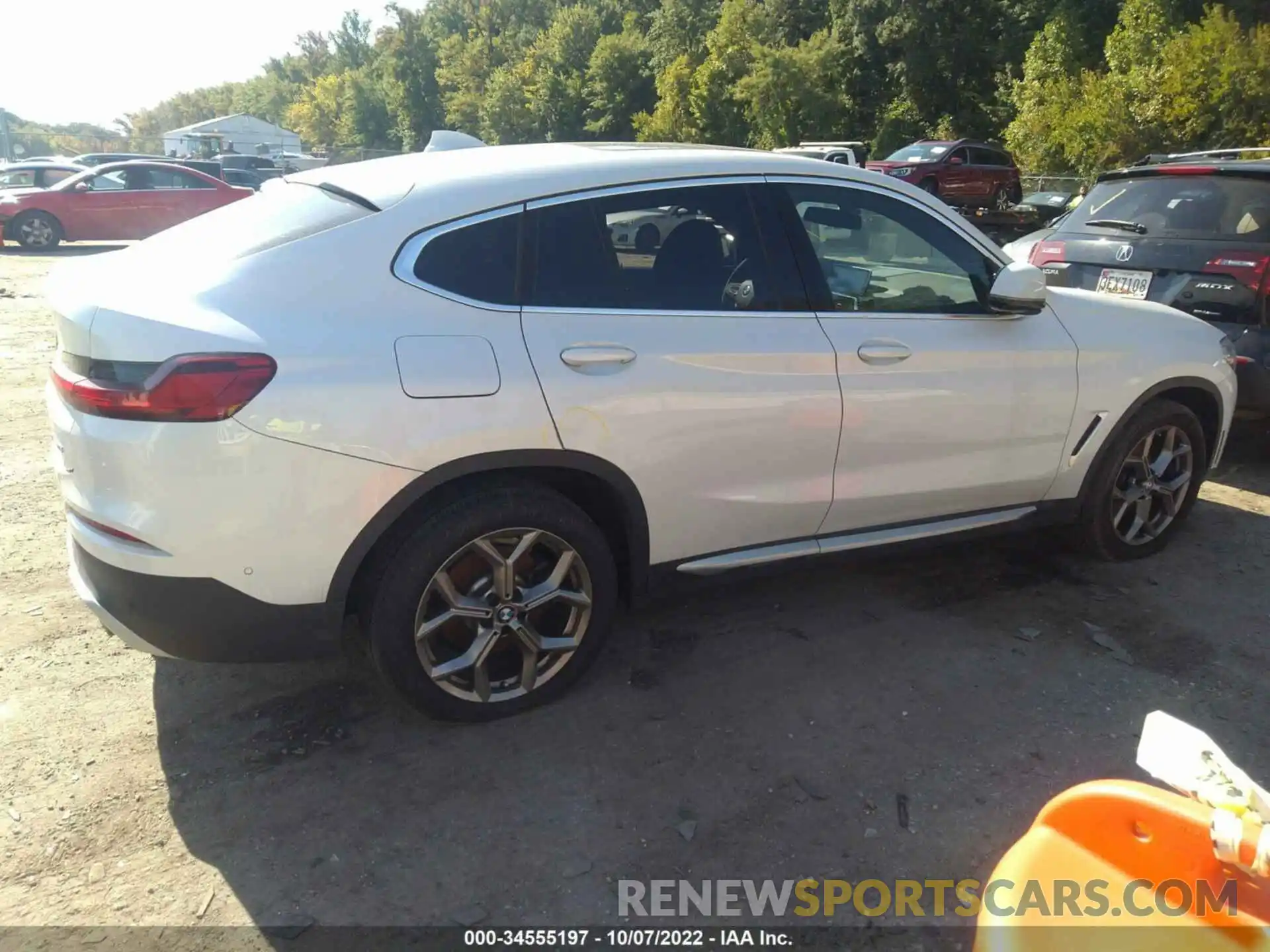 4 Photograph of a damaged car 5UX2V1C06M9G57352 BMW X4 2021