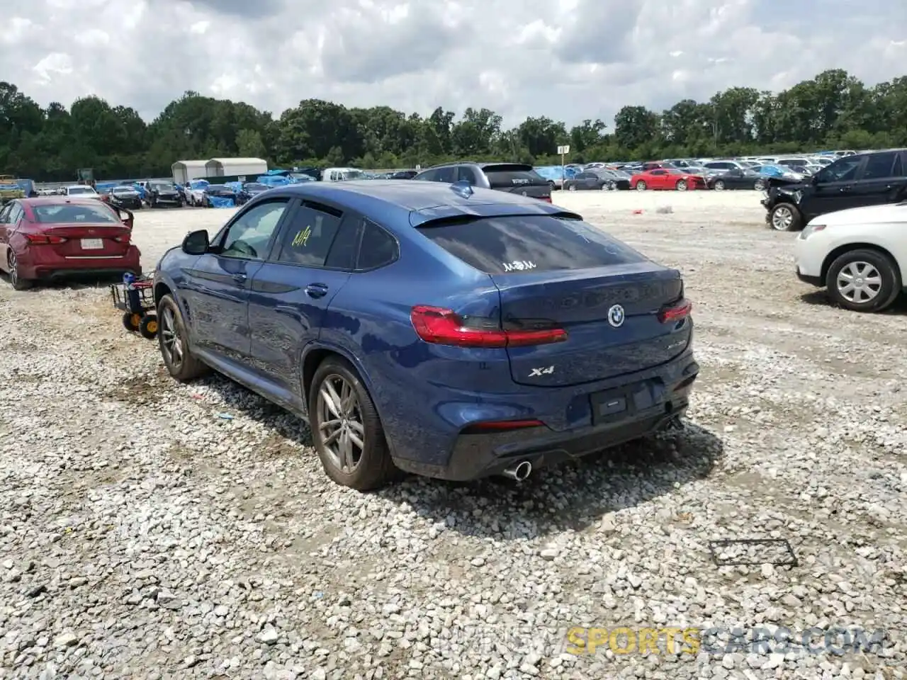 3 Photograph of a damaged car 5UX2V1C06M9H43714 BMW X4 2021