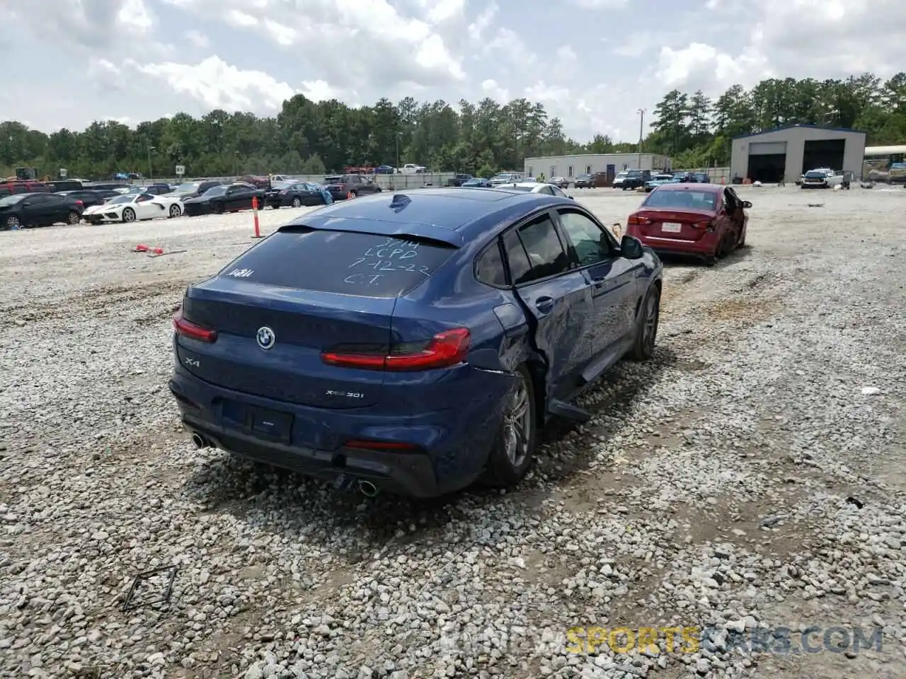 4 Photograph of a damaged car 5UX2V1C06M9H43714 BMW X4 2021